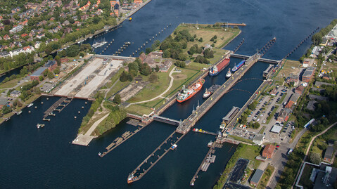 Kiel-Holtenau lock system from the air